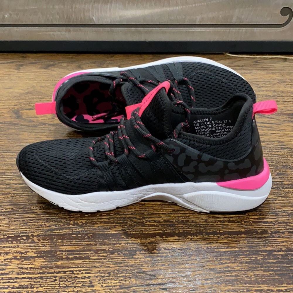 Fabletics Avalon Z Woman’s Running Shoes Size 7 - image 6